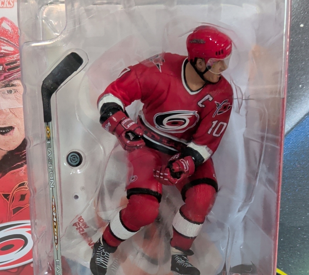 2003 Ron Francis, Carolina Hurricanes – McFarlane Sports Figure (Series 4) VTG